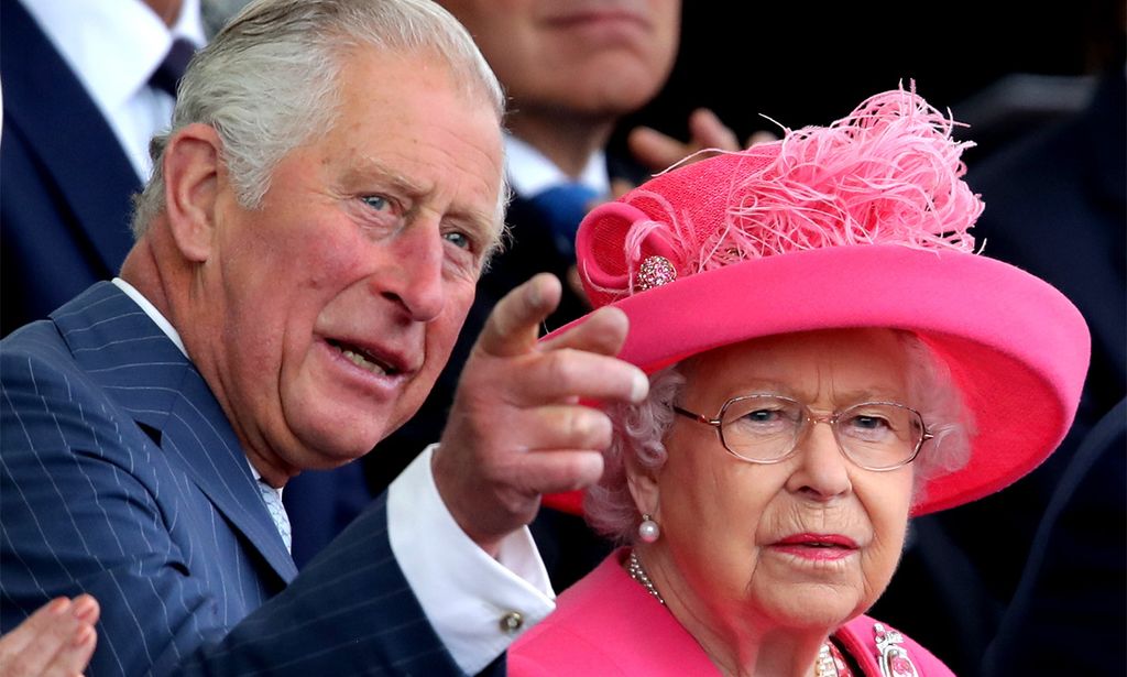 El conmovedor detalle del príncipe Carlos con la Reina y su suegra fallecida en una fecha señalada