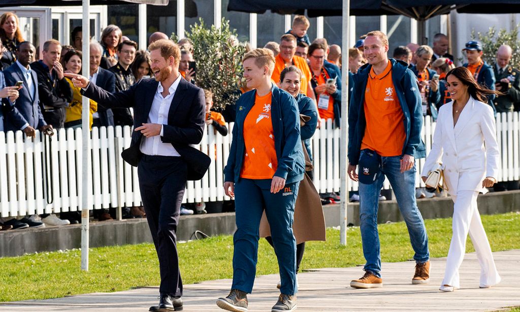 ¡Con grandes aplausos y una enorme expectación! Así reciben a los duques de Sussex en La Haya