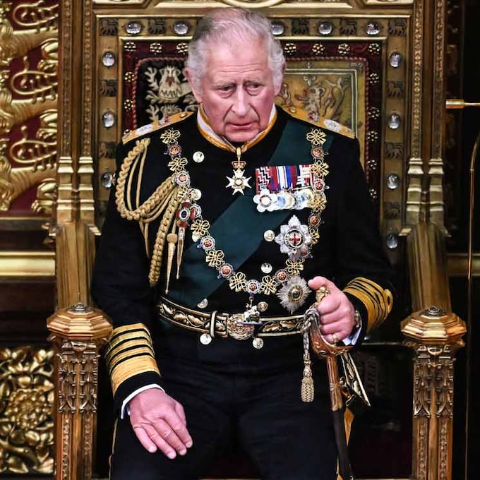 El príncipe Carlos sustituye por primera vez a su madre, Isabel II, en la apertura del Parlamento