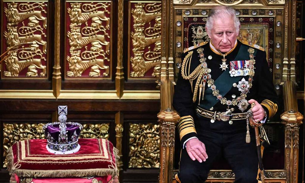 El príncipe Carlos sustituye por primera vez a su madre, Isabel II, en la apertura del Parlamento