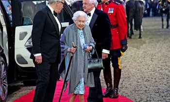 Isabel II, rodeada de estrellas en un gran espectáculo como antesala a la celebración de su Jubileo de Platino