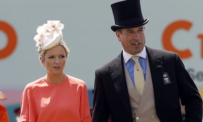 Peter Phillips, nieto de Isabel II, presenta a su novia en público en las carreras en honor a su abuela