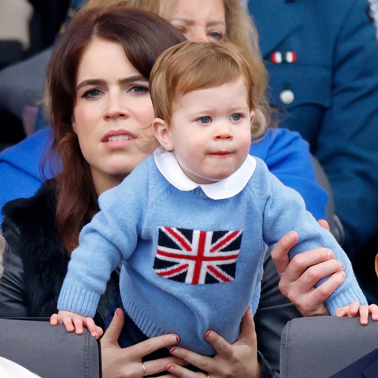 ¡Por fin le volvemos a ver! August, el hijo de Eugenia de York, asiste a su primer acto público con sus padres 