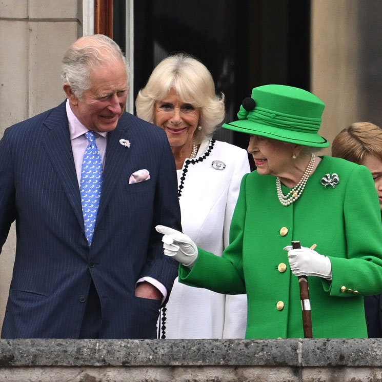 Isabel II zanja los asuntos espinosos y allana el camino del príncipe Carlos