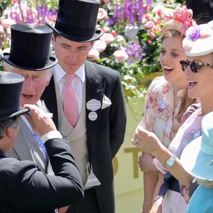 De los abrazos del príncipe Carlos y sus sobrinas a la visita de Carole Middleton: así ha sido el comienzo de Ascot