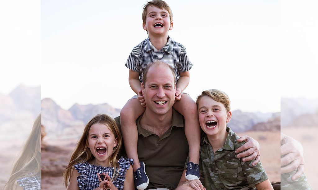 El príncipe Guillermo celebra el Día del Padre con una foto familiar inédita (y muy divertida) de sus vacaciones privadas