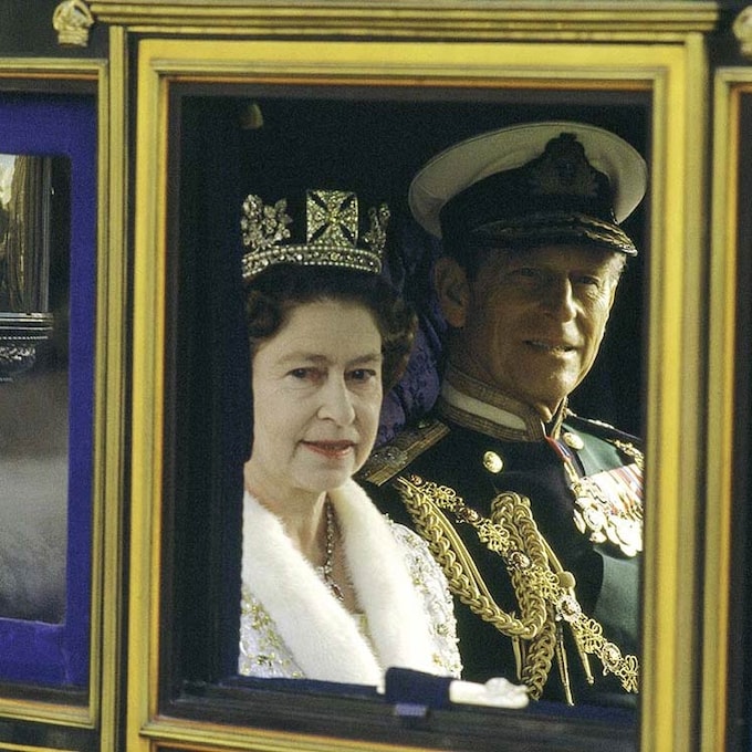 Isabel II se reúne con su gran amor, Felipe de Edimburgo, un año después de decirle adiós