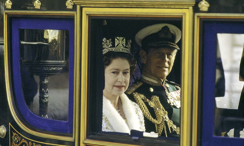 Isabel II se reúne con su gran amor, Felipe de Edimburgo, un año después de decirle adiós