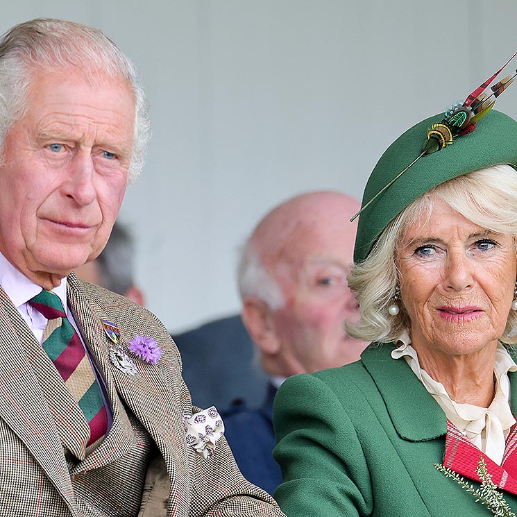 El rey Carlos III de Inglaterra y la reina consorte Camilla regresarán este viernes a Londres