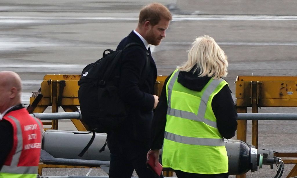 El príncipe Harry, roto de dolor, llega a Windsor tras pasar 12 horas con su familia