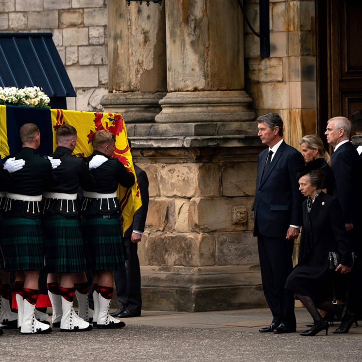 Los restos mortales de Isabel II se encuentran ya en el Palacio de Holyroodhouse, en Edimburgo