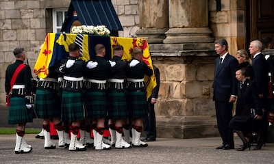 Los restos mortales de Isabel II se encuentran ya en el Palacio de Holyroodhouse, en Edimburgo