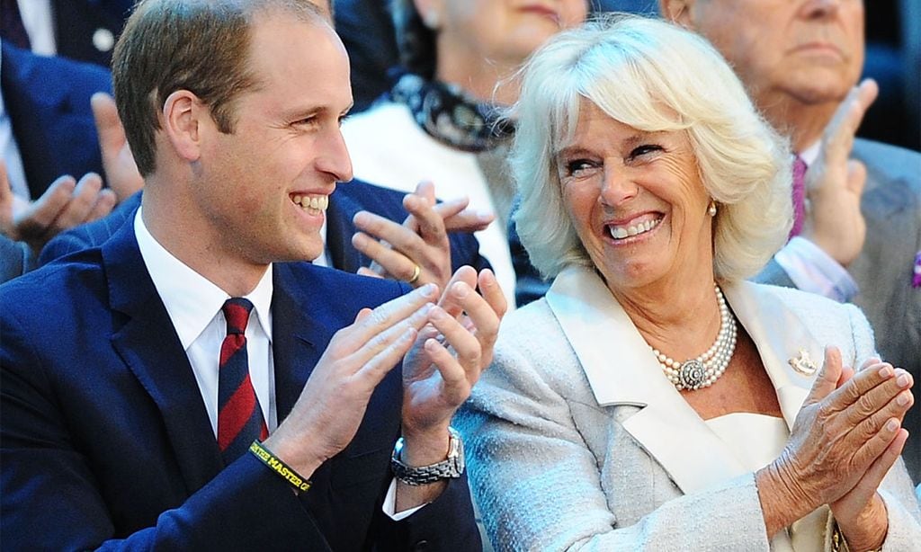 El príncipe Guillermo y la reina consorte Camilla