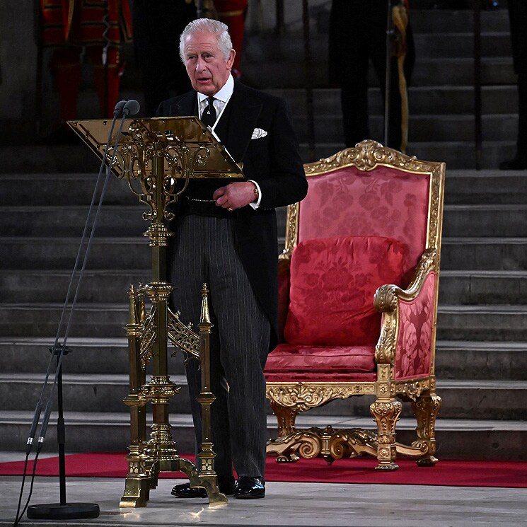 Carlos III se emociona al escuchar 'God Save The King' en su primera intervención como Rey en el Parlamento