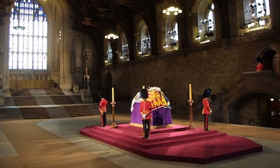 La Vigilia de los Príncipes, la conmovedora tradición que los hijos de Isabel II seguirán junto a su féretro