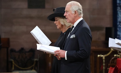 Carlos III y Camilla finalizan su primera visita a Irlanda del Norte como Reyes con un servicio religioso en la catedral de St.Anne