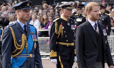 ¿Por qué al príncipe Harry no se le permite vestir uniforme militar?