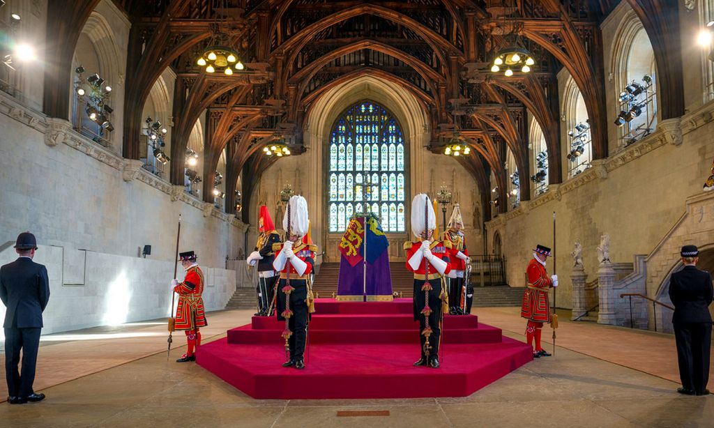 Westminster Hall, la imponente sala con nueve siglos de historia en la que se encuentra el féretro de Isabel II