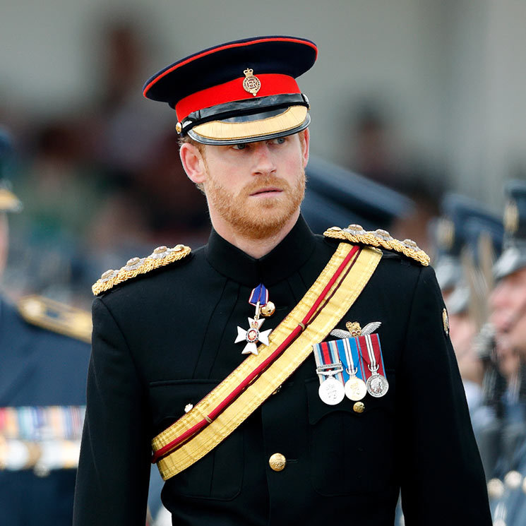 El Palacio rectifica: el príncipe Harry podrá vestir el uniforme militar en la vigilia en honor a Isabel II