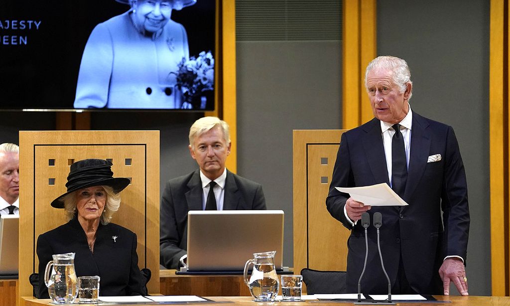 Carlos III pasa el testigo a su hijo Guillermo ante el parlamento galés: 'Su amor por Gales es profundo'