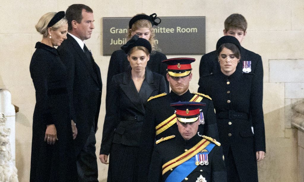 Las nietas de la reina Isabel, con diadema