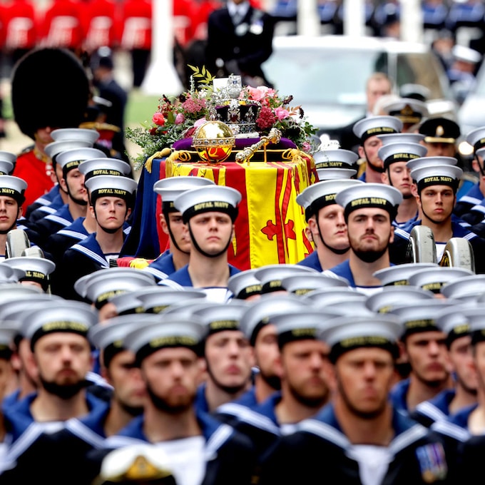 Adiós a la Comandante en Jefe: estos son los guardias y regimientos del cortejo fúnebre de Isabel II