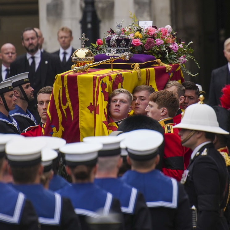 Las flores de la corona fúnebre, recogidas en Buckingham, Clarence House y Highgrove House a petición de Carlos III