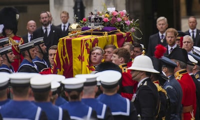Las flores de la corona fúnebre, recogidas en Buckingham, Clarence House y Highgrove House a petición de Carlos III