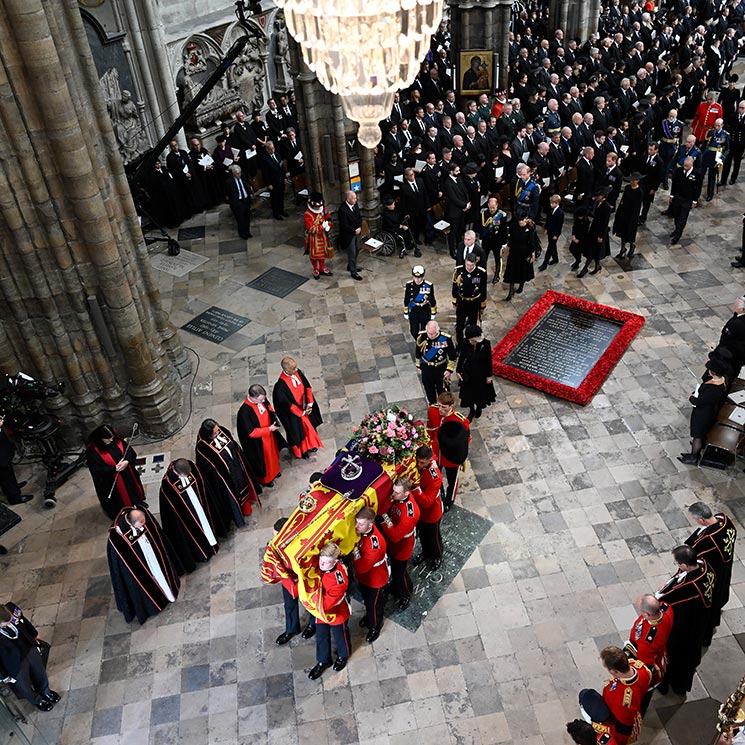 Foto a foto: La grandeza y solemnidad de la histórica despedida a Isabel II