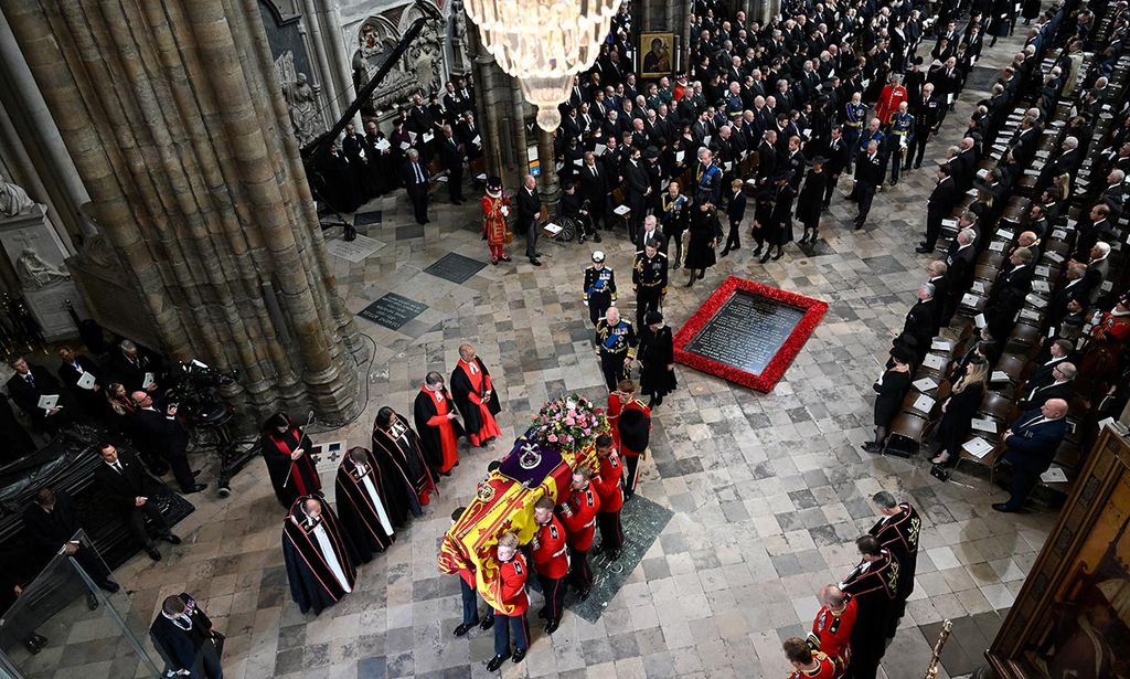 Foto a foto: La grandeza y solemnidad de la histórica despedida a Isabel II