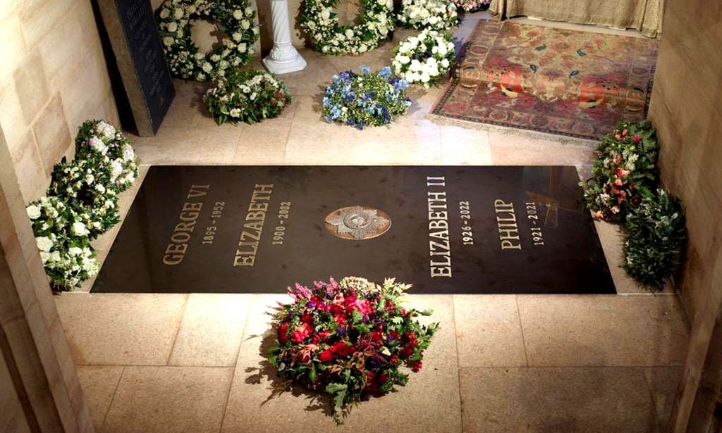 Primera imagen de la tumba donde se encuentran los restos mortales de Isabel II junto a su marido