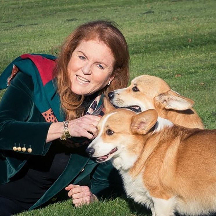 Sarah Ferguson muestra por primera vez a los corgis de Isabel II desde su último adiós