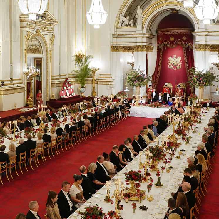 Faisán de Windsor y botones de esmeraldas: los secretos de la primera cena de Estado de Carlos III como Rey