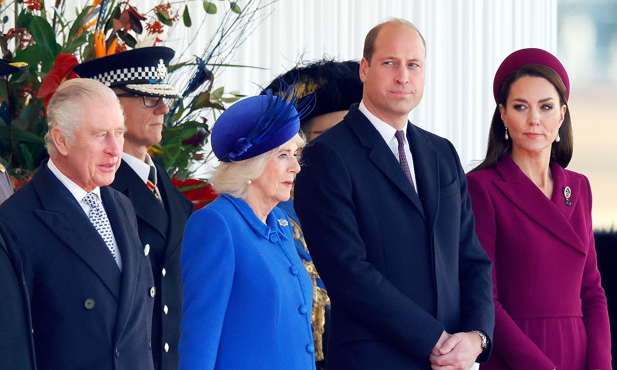 Carlos III con su mujer y los príncipes de Gales