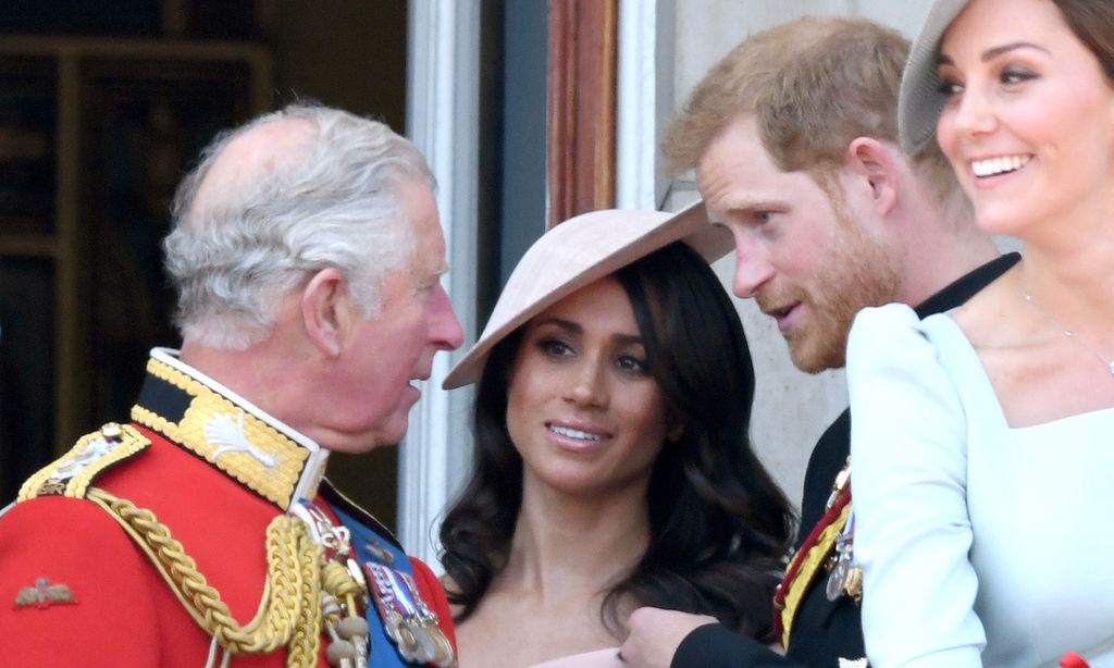 Carlos III invita a Harry y a Meghan a su coronación, mientras ellos quieren una disculpa de Palacio