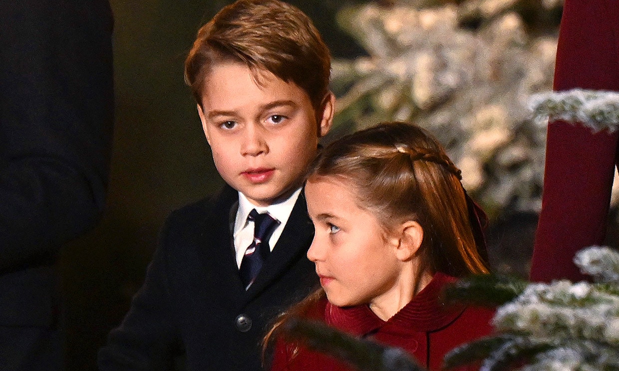 El príncipe George junto a su hermana Charlotte