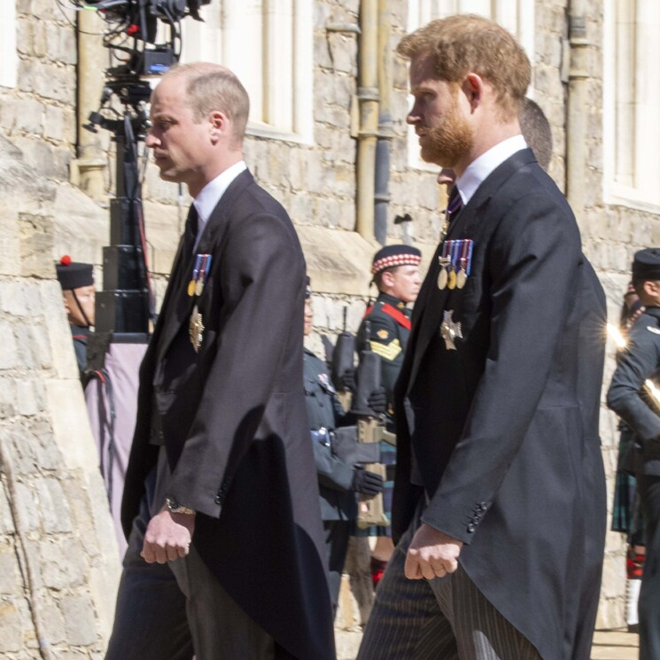 Ahora sabemos lo que pasó realmente entre el príncipe Harry, su padre y su hermano tras el funeral del duque de Edimburgo