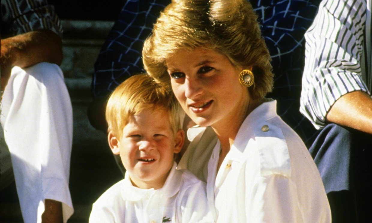 Diana de Gales y su hijo pequeño