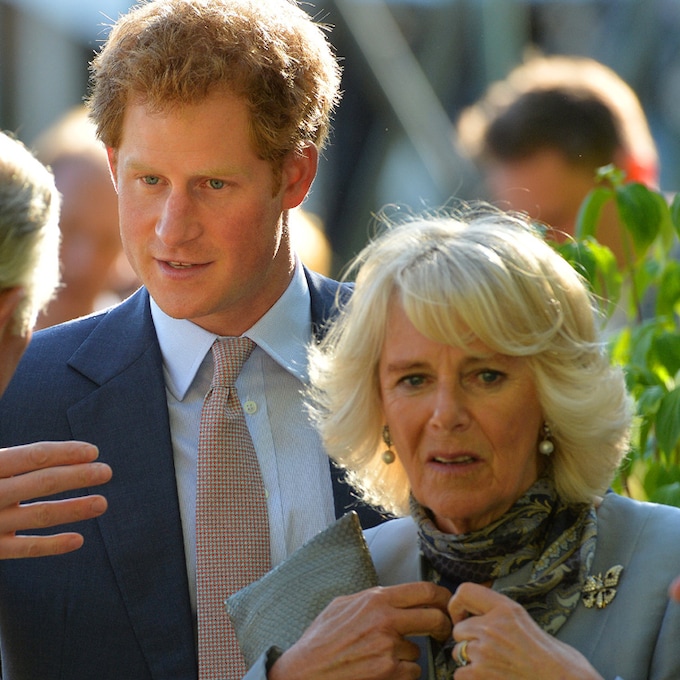 Ni su padre ni su hermano: la gran perjudicada de las memorias del príncipe Harry es la reina Camilla