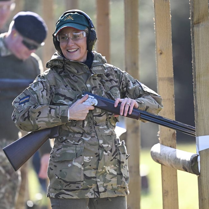 Sophie de Wessex sorprende como soldado y practicando tiro al plato en una competición militar