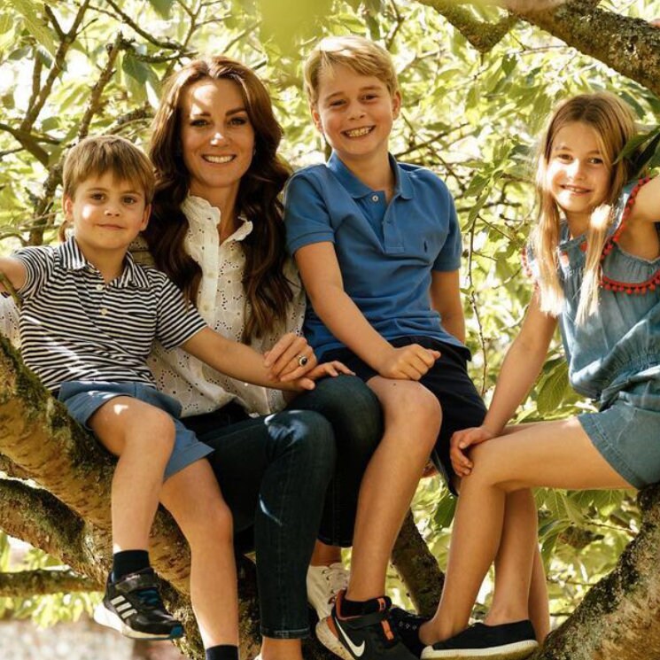 La princesa de Gales, radiante junto a sus tres hijos en plena naturaleza durante el Día de la Madre inglés