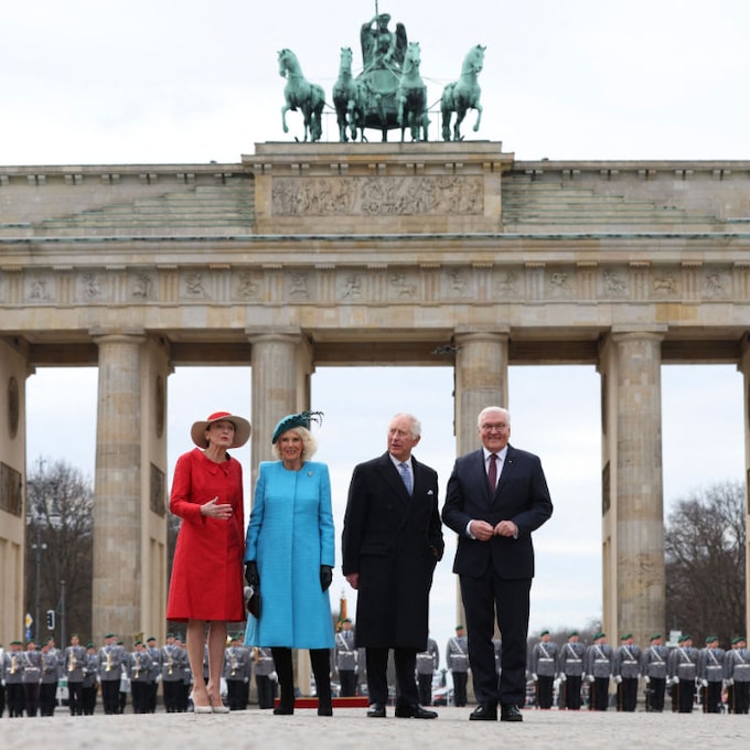 Los reyes Carlos y Camilla son recibidos con honores en su histórica visita de Estado a Alemania