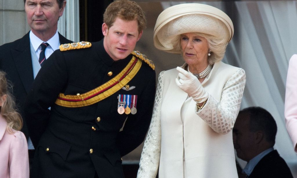 La reina consorte Camilla está 'dolida' por los comentarios que el príncipe Harry le dedica en sus memorias