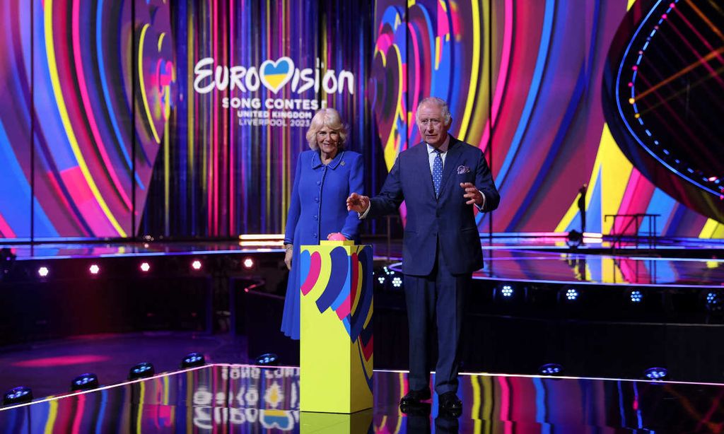 Reyes Carlos y Camilla en el plató de Eurovisión