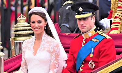 Los grandes momentos de la boda de los Príncipes de Gales: del apasionado beso en el balcón al espectacular traje de la novia