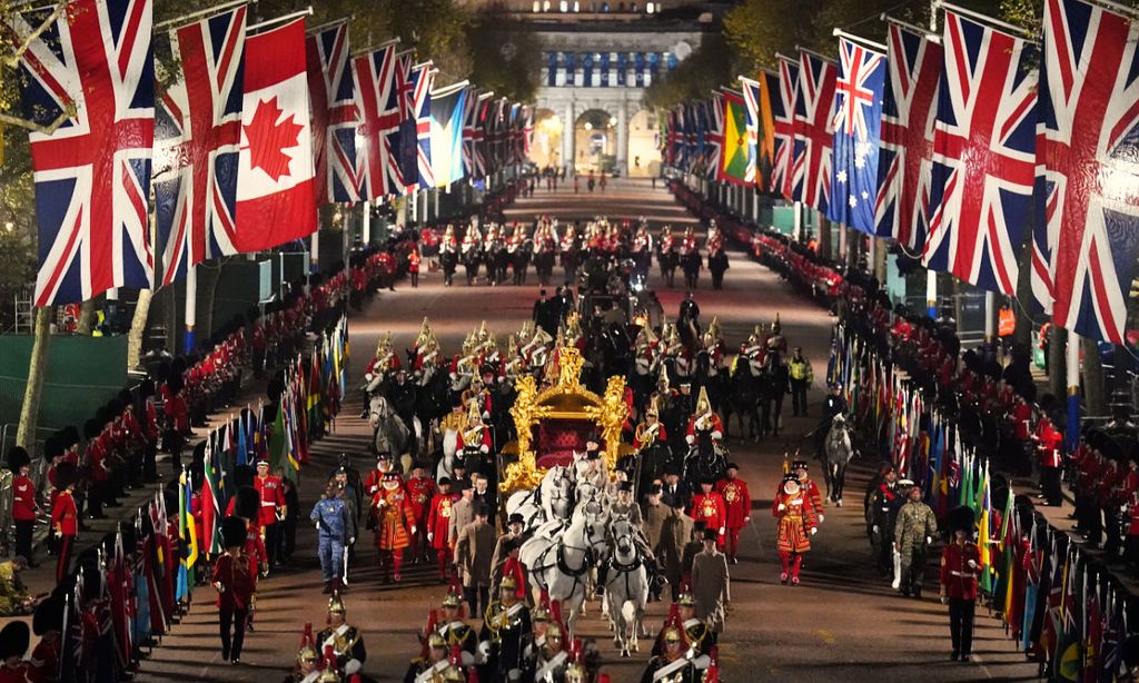 Londres calienta motores para la coronación de Carlos III con un impresionante ensayo de madrugada