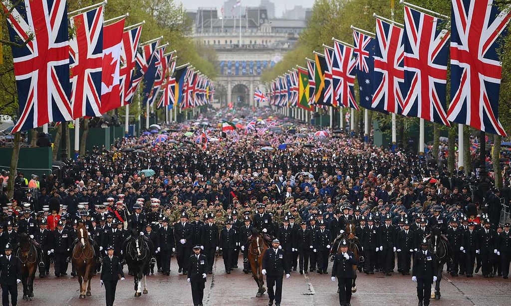 Cerca de 7.000 soldados y policías han acompañado a Carlos III y la reina Camilla en las procesiones de la coronación