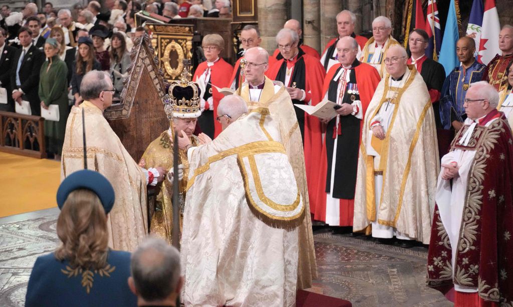 Los reyes Carlos III y Camilla, coronados en una espectacular e histórica ceremonia medieval cargada de simbolismo