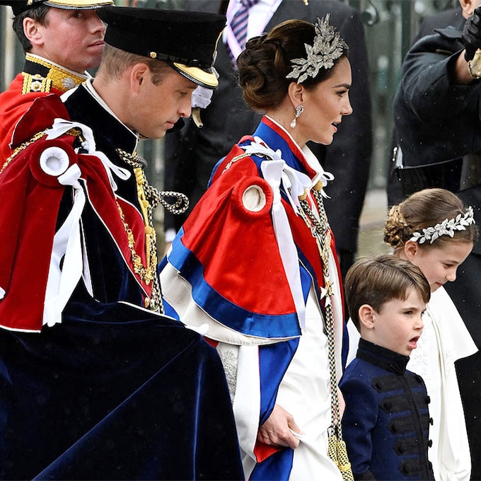 Las simbólicas imágenes de los príncipes de Gales y sus hijos en la coronación de Carlos III