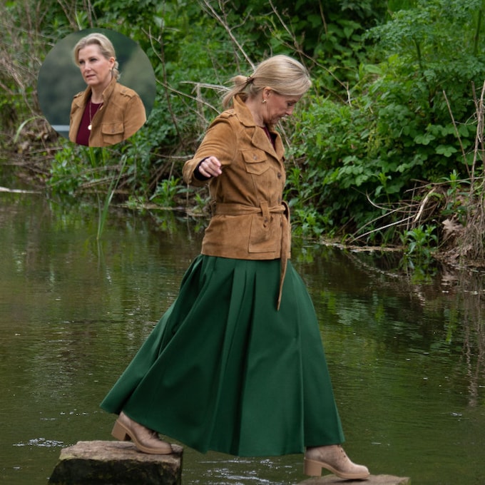 ¡Como nunca la habíamos visto! Las imágenes más intrépidas de la duquesa de Edimburgo cruzando un río